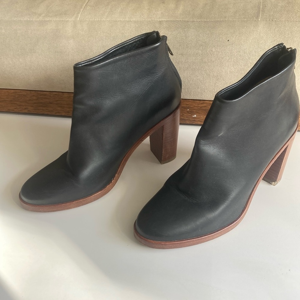 APC leather women’s classic black round toe boots with wood heel Size 38